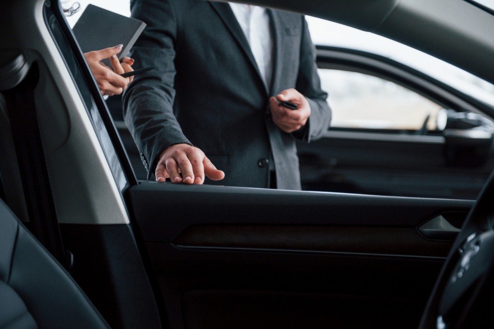 Dubai chauffeur hire with luxury cars