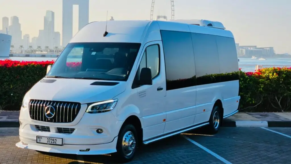 Affordable Dubai chauffeur services for tourists