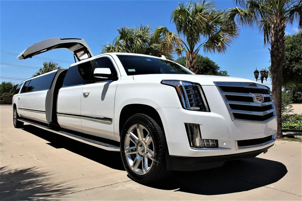 white limousine for limousine service in dubai