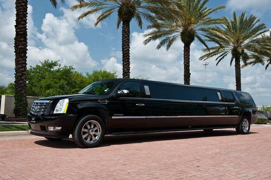 Black Linousine for Limousine service Abu Dhabi