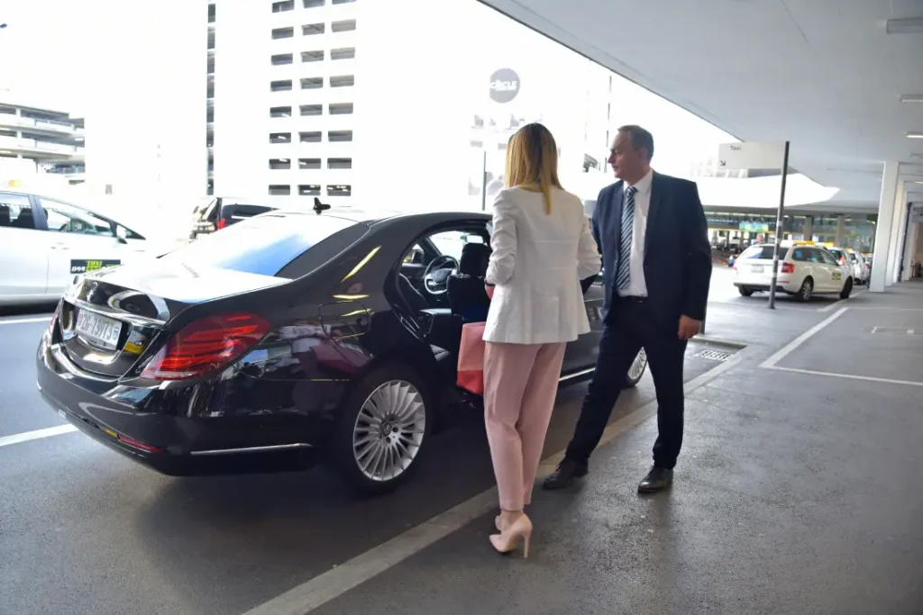 Professional Chauffeur Service Abu Dhabi – Chauffeur Car Hire Dubai