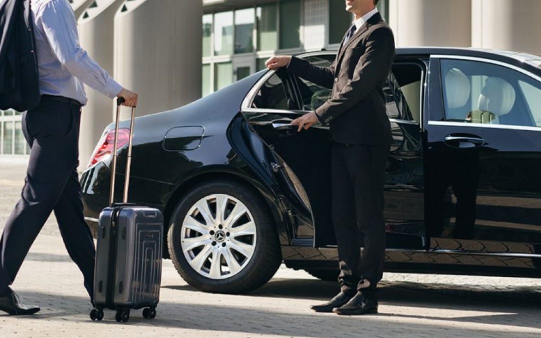 Luxury Car with driver in dubai airport for airport dubai pick up service
